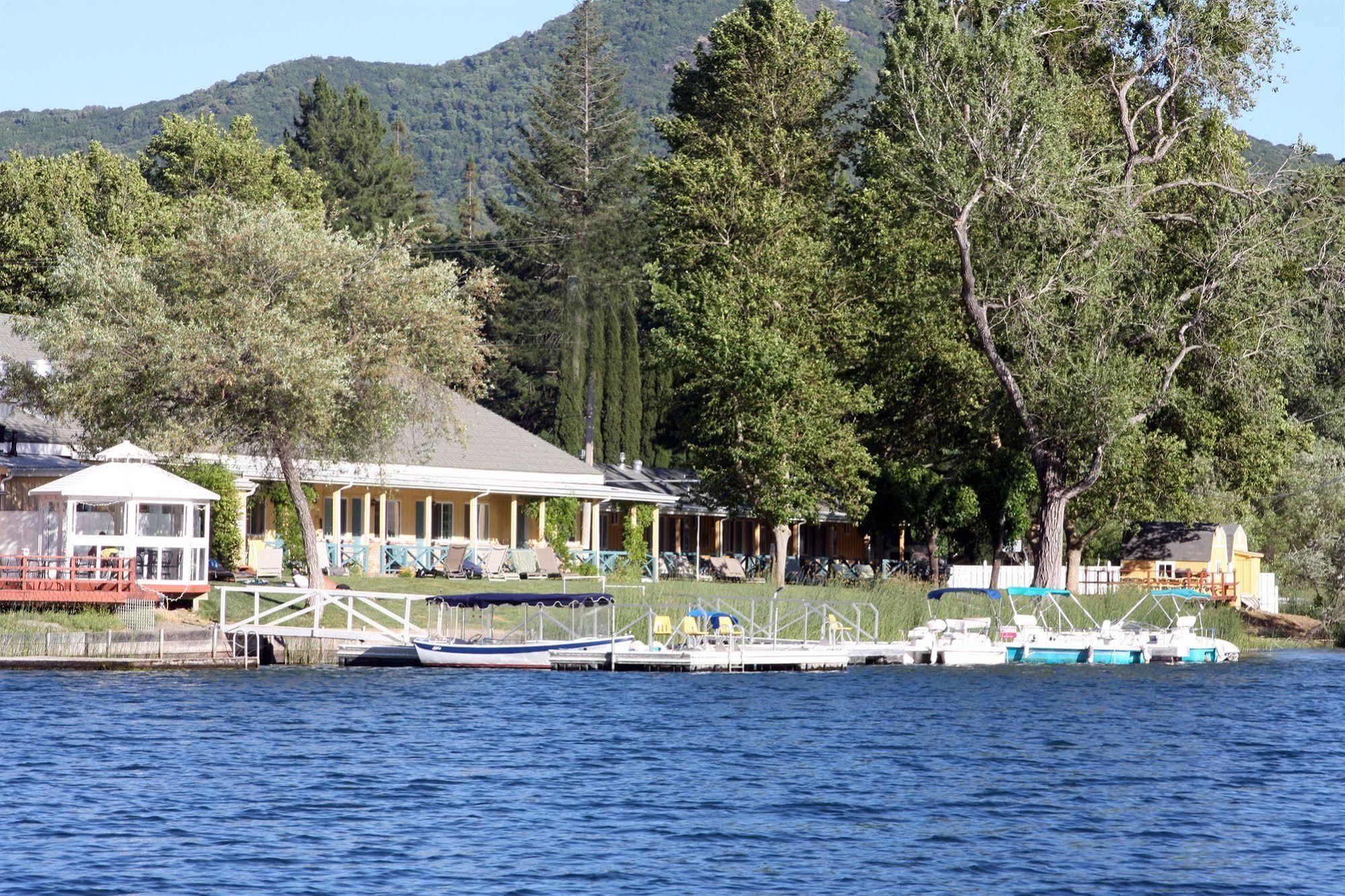 The Lodge At Blue Lakes Upper Lake Exterior photo