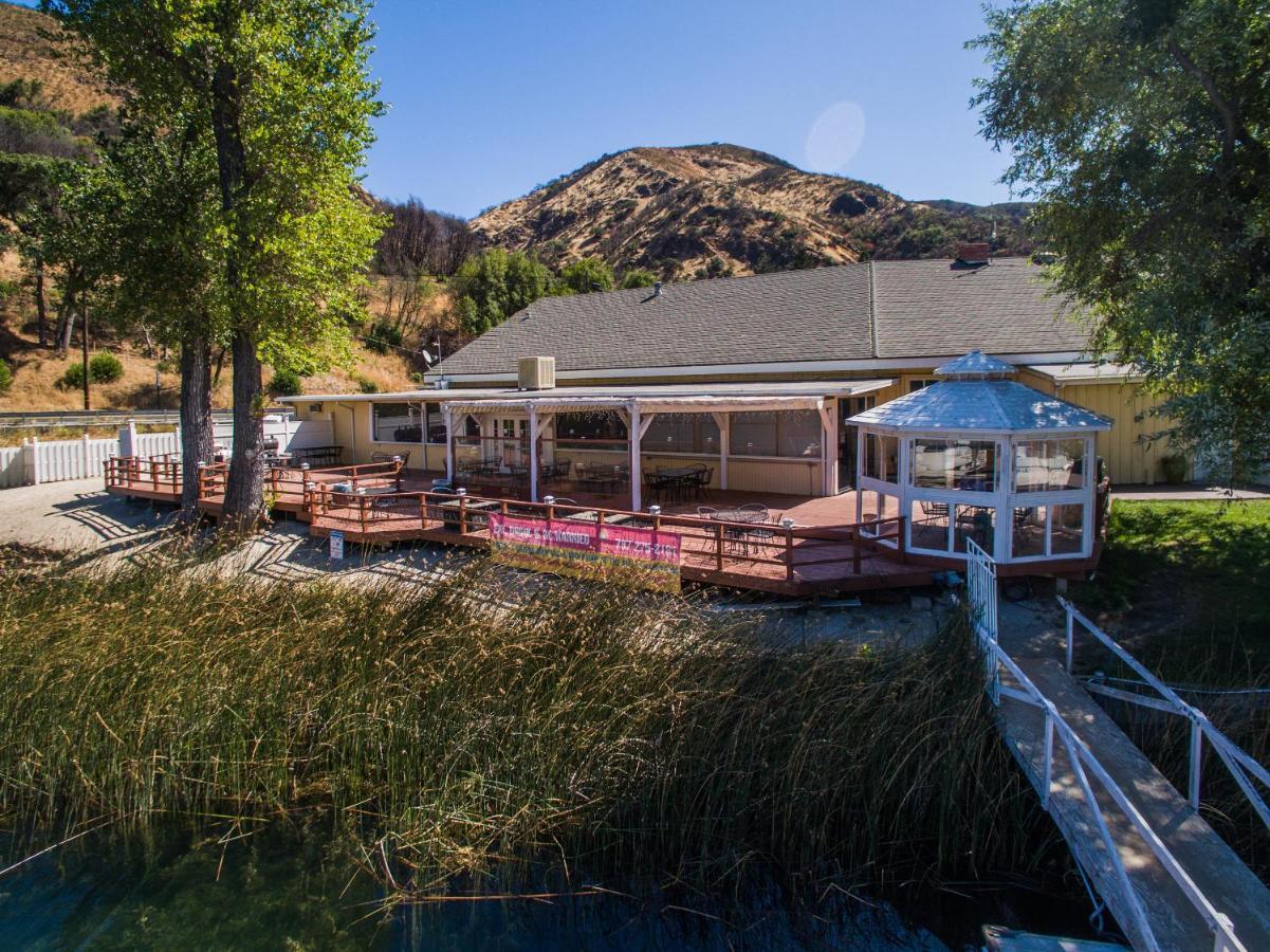 The Lodge At Blue Lakes Upper Lake Exterior photo